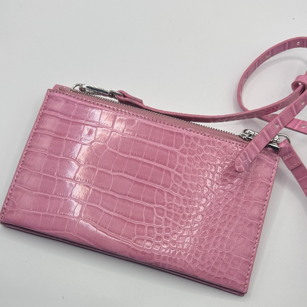 💖 Urban Outfitters Pink Croc-Embossed Crossbody Bag – Trendy & Chic 💖 - Picture 5 of 6